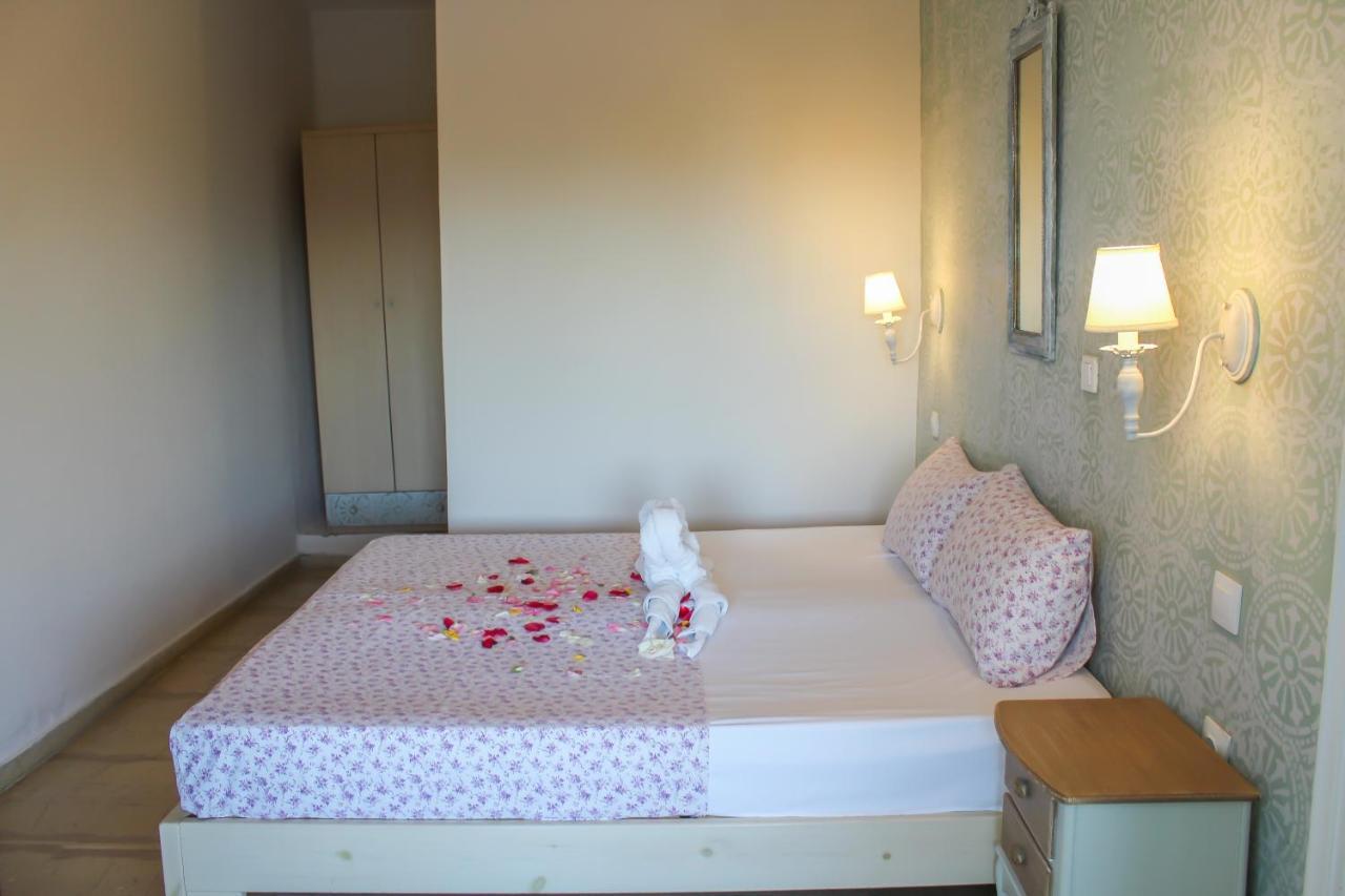 Braziliana Apartments Dassia  Eksteriør billede