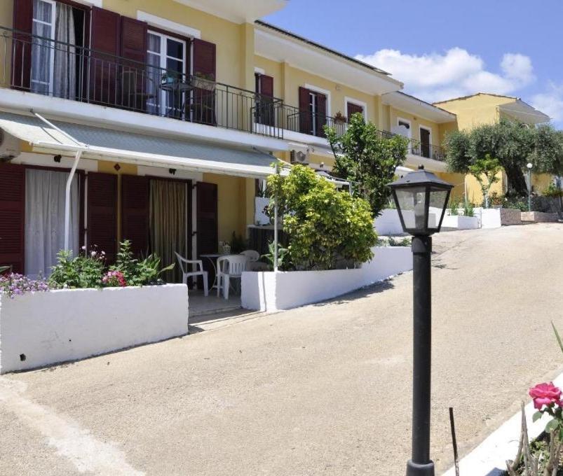 Braziliana Apartments Dassia  Eksteriør billede