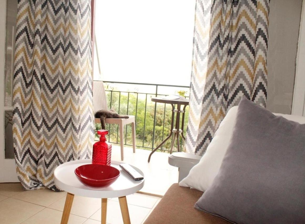 Braziliana Apartments Dassia  Eksteriør billede