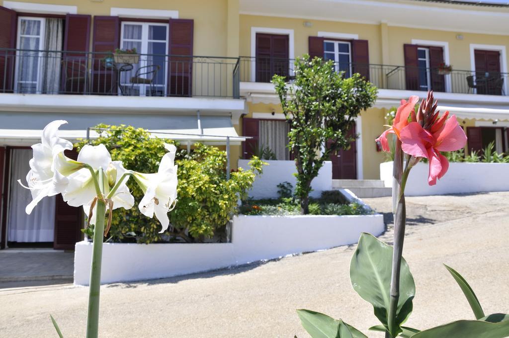 Braziliana Apartments Dassia  Eksteriør billede